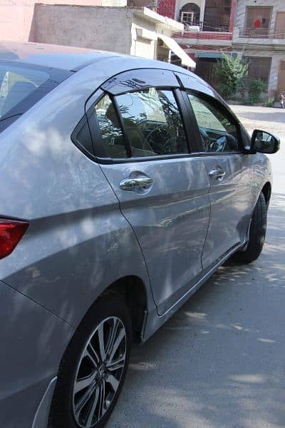 Honda City Aspire 2023 (1.5 Manual) Lahore Registered 3