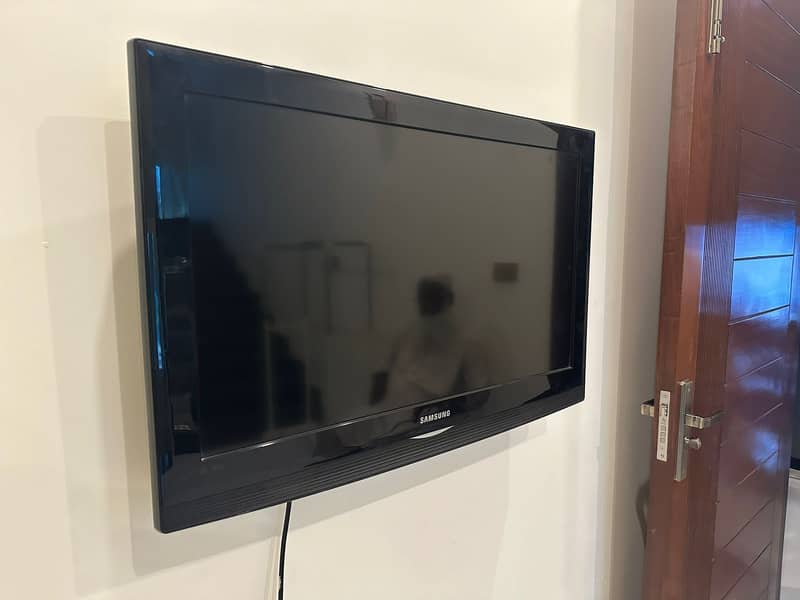 LCD TV - 32" 0