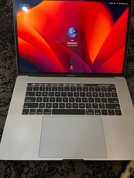 Macbook Pro 15inch touch bar 1
