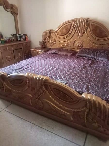 beautiful bed king size with all accessories 1