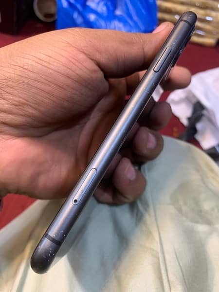 iPhone 11 64gb factory pta approved with box 2