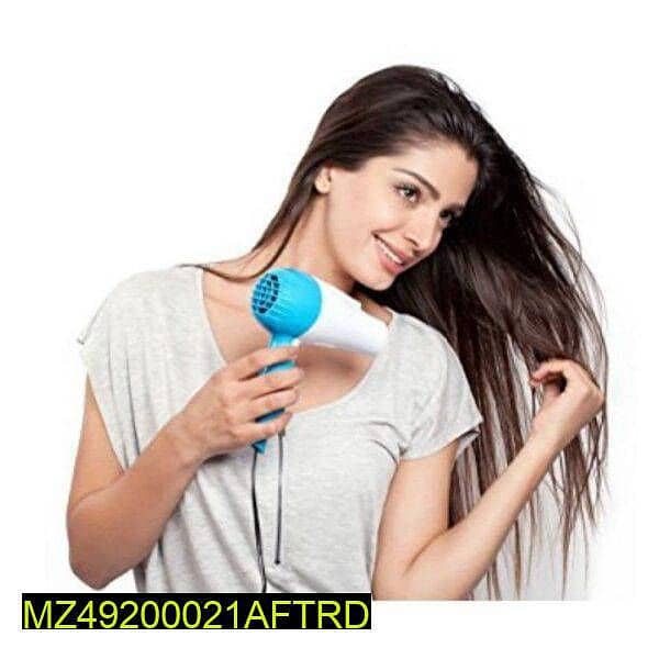 •  Material: Plastic
•  Product Type: Hair Dryer
• 3