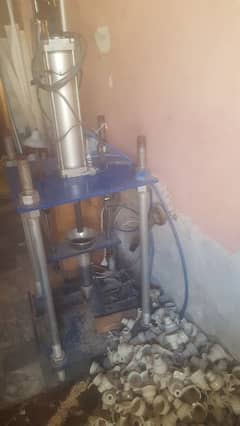 moulding machine with air compressed including iron lead moulding