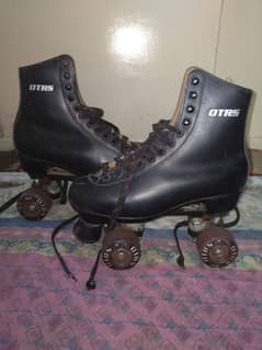 FOUR WHEEL SKATING SHOES