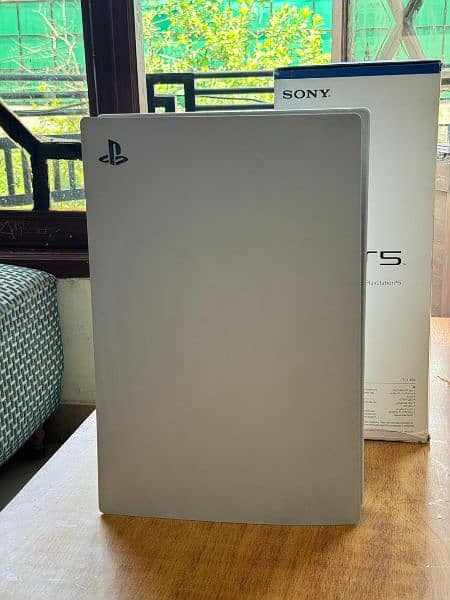 UK MODEL PS5 WITH BOX AND ALL ACCESSORIES 2