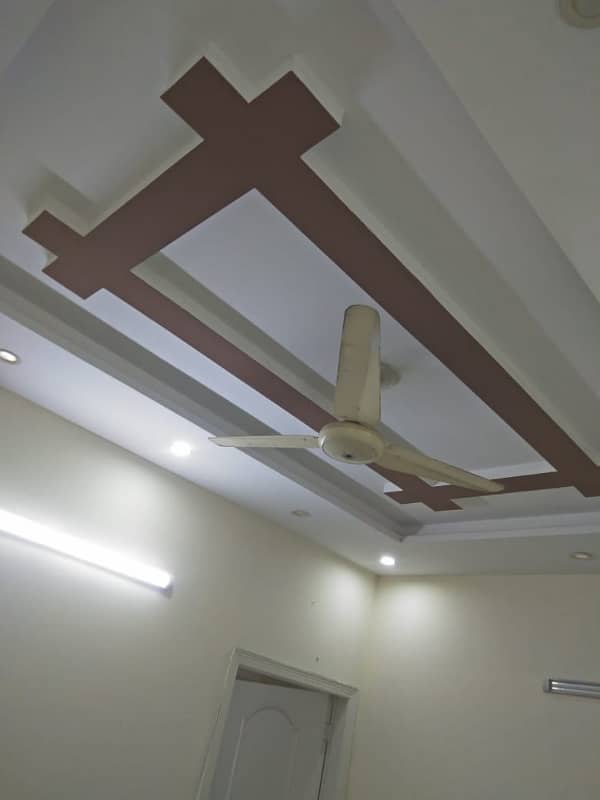 10,Marla Commercial Building Scond Floor Front Flat available for rent Near Shoukat khanam Hospital 3