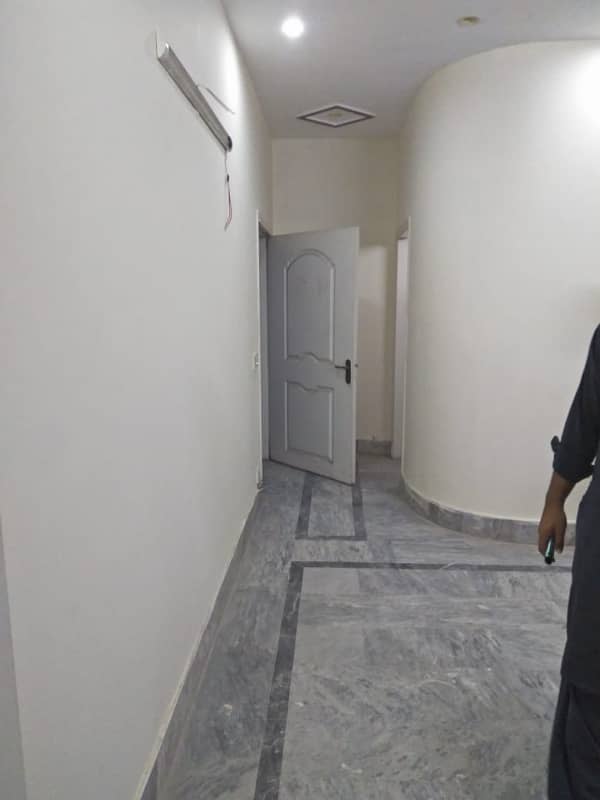 10,Marla Commercial Building Scond Floor Front Flat available for rent Near Shoukat khanam Hospital 4