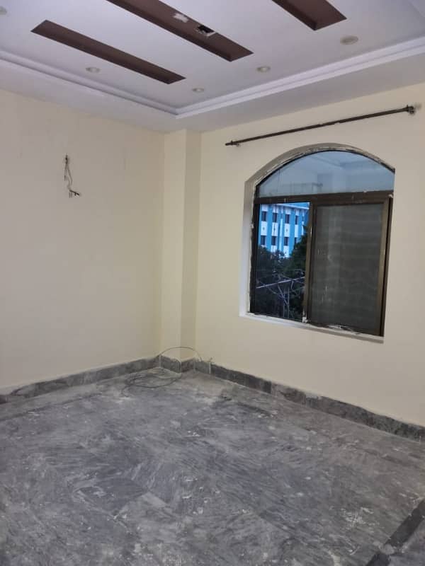 10,Marla Commercial Building Scond Floor Front Flat available for rent Near Shoukat khanam Hospital 5