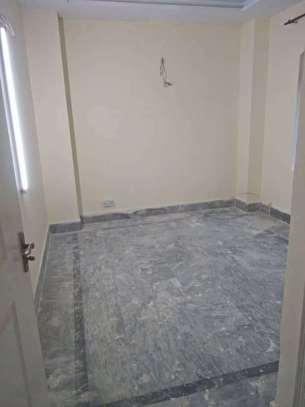 10,Marla Commercial Building Scond Floor Front Flat available for rent Near Shoukat khanam Hospital 8