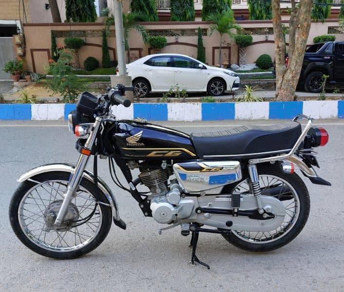 HONDA CG125 SPECIAL EDITION WITH SELF START 18