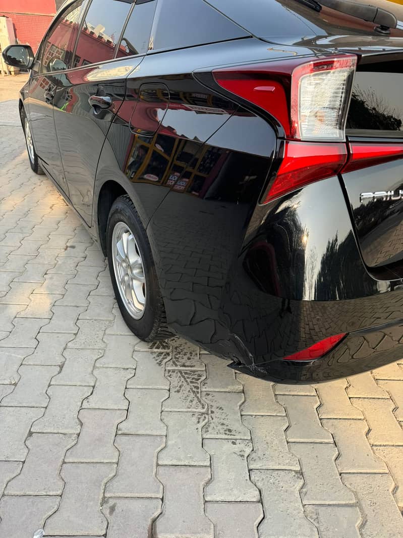 Toyota Prius S Touring Selection 2020 Pearl Black 2