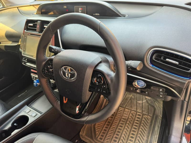 Toyota Prius S Touring Selection 2020 Pearl Black 14