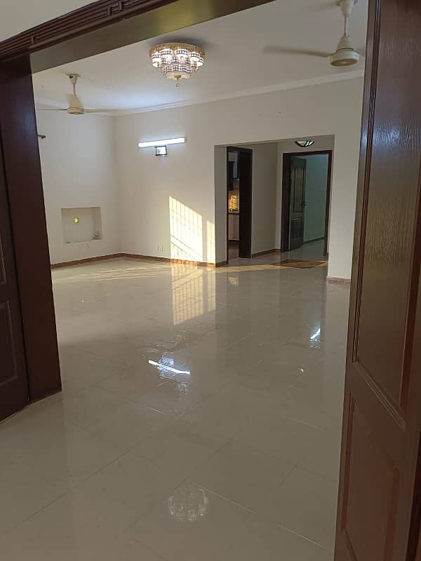 House for sale in Bahria Town urgent basis on very Reasonable Price. Cheapest House In Bahria owner need Money. 5