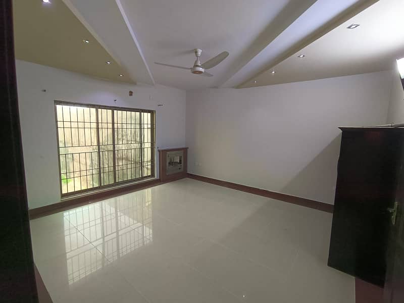 House for sale in Bahria Town urgent basis on very Reasonable Price. Cheapest House In Bahria owner need Money. 11