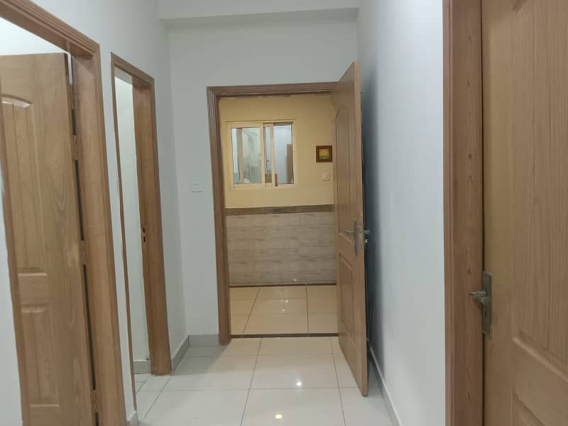 3 BED APARTMENT AVAILABLE FOR RENT IN GULBERG 5