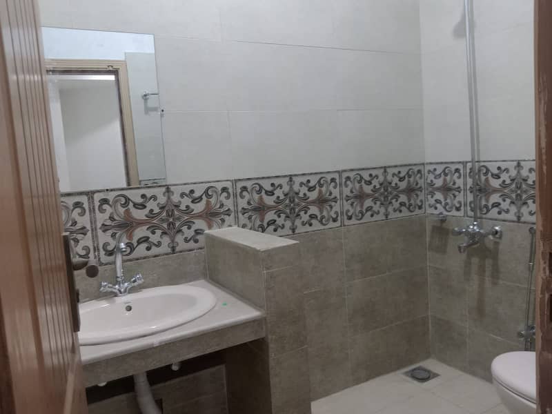 3 BED APARTMENT AVAILABLE FOR RENT IN GULBERG 8