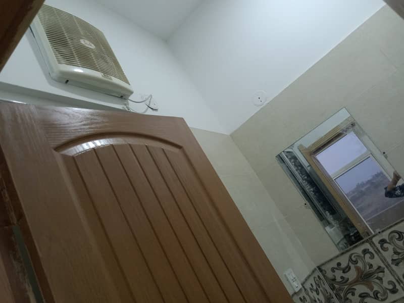 3 BED APARTMENT AVAILABLE FOR RENT IN GULBERG 12