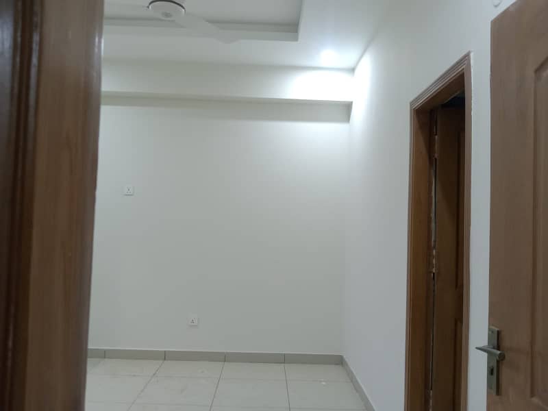 3 BED APARTMENT AVAILABLE FOR RENT IN GULBERG 13