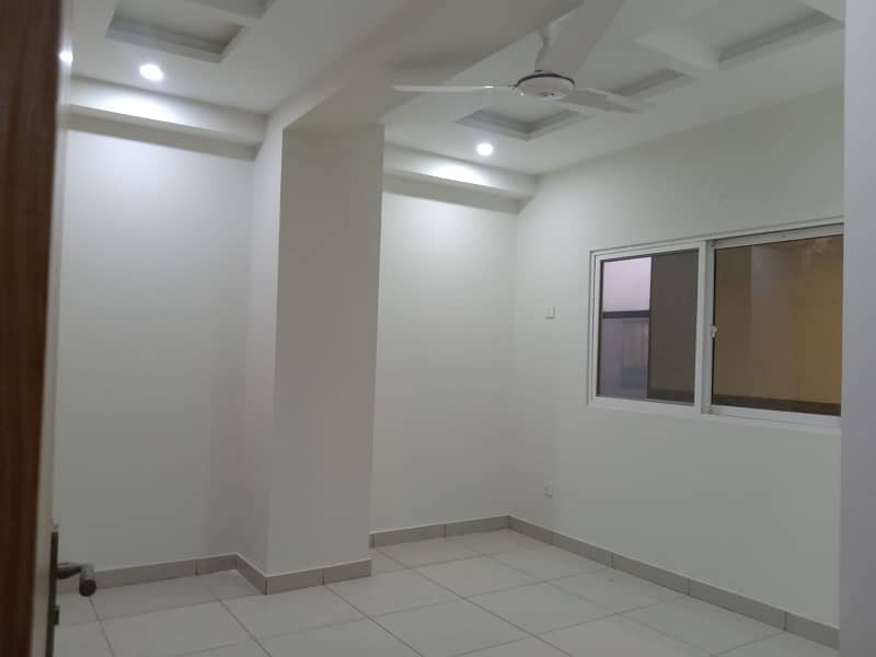 3 BED APARTMENT AVAILABLE FOR RENT IN GULBERG 14