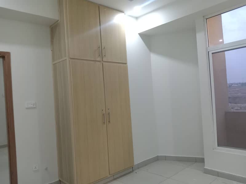 3 BED APARTMENT AVAILABLE FOR RENT IN GULBERG 15