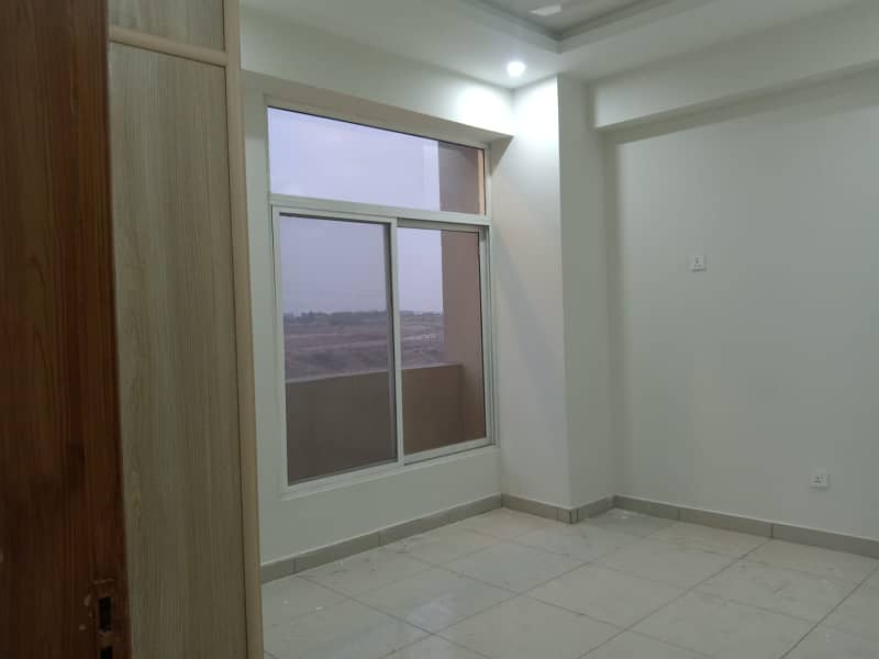 3 BED APARTMENT AVAILABLE FOR RENT IN GULBERG 17