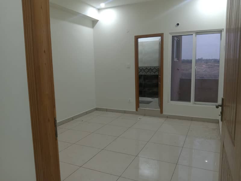 3 BED APARTMENT AVAILABLE FOR RENT IN GULBERG 18