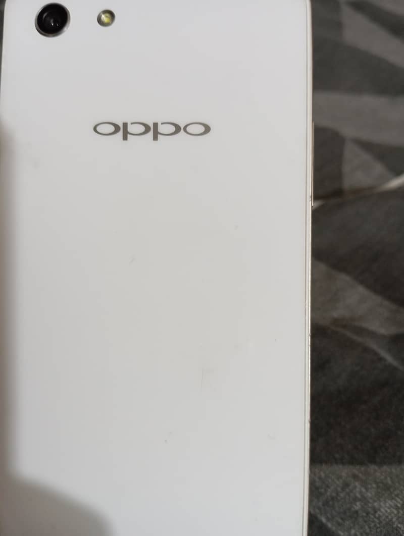 oppoA33 used  only button damage  Ram 4gb 1