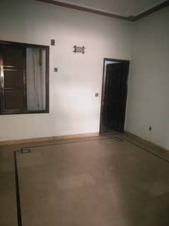 Three Bed Lounge For Rent 0