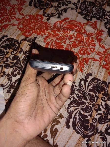 itel keypad mobile  box charger sb hai 3