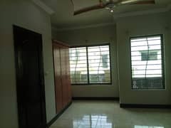 7 Marla Double Unit House 5 Bed Room With Attached Bath, Drawing Dining, Kitchen, T. V Lounge, Servant Quarter 0