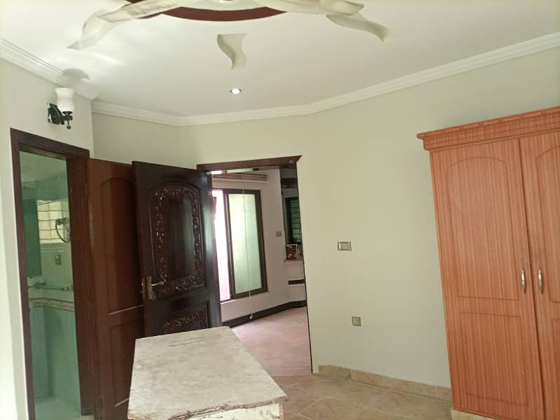 7 Marla Double Unit House 5 Bed Room With Attached Bath, Drawing Dining, Kitchen, T. V Lounge, Servant Quarter 5