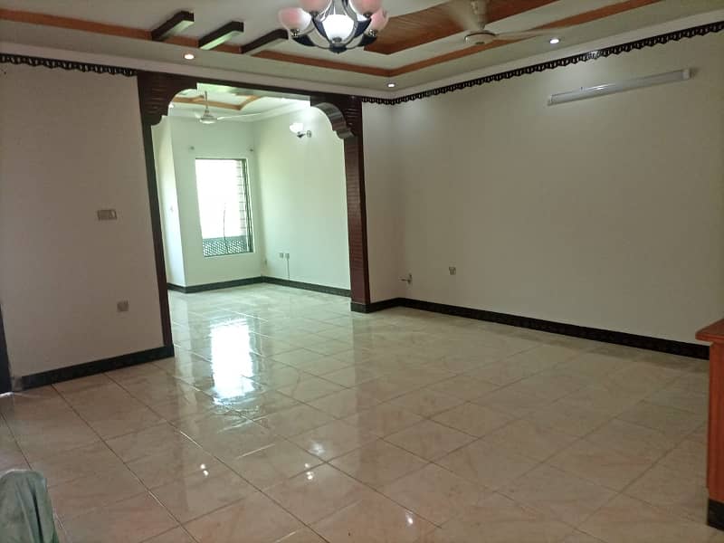 7 Marla Double Unit House 5 Bed Room With Attached Bath, Drawing Dining, Kitchen, T. V Lounge, Servant Quarter 10