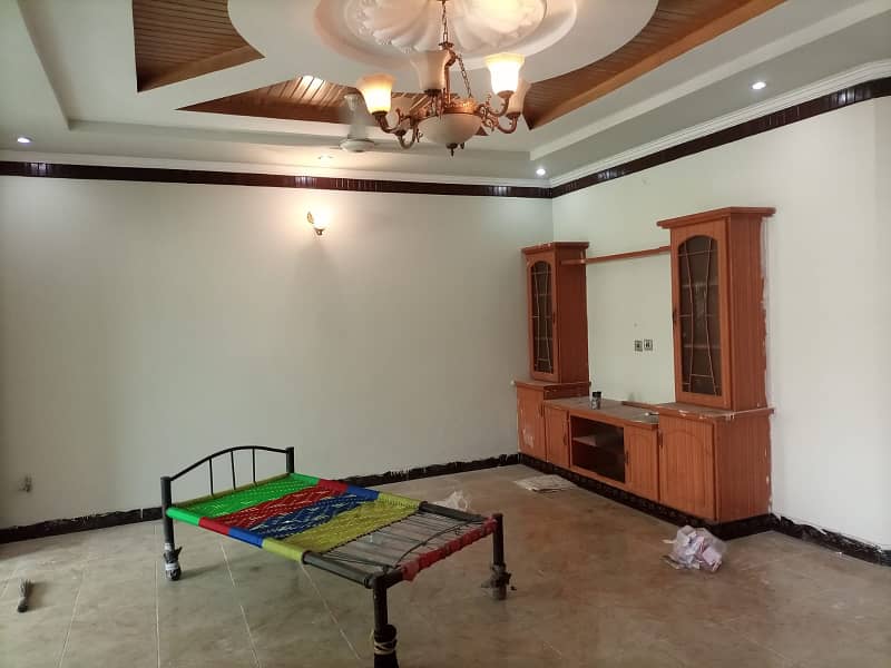 7 Marla Double Unit House 5 Bed Room With Attached Bath, Drawing Dining, Kitchen, T. V Lounge, Servant Quarter 18