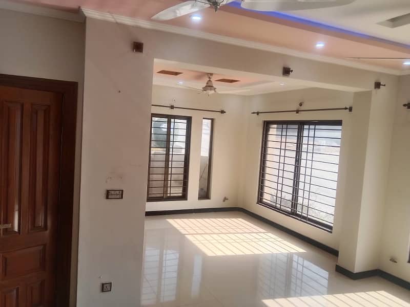 5 Marla Double Unit House, 3 Bed Room With attached Bath, Drawing Dinning, Kitchen, T. V Lounge, Servant Quarter 10