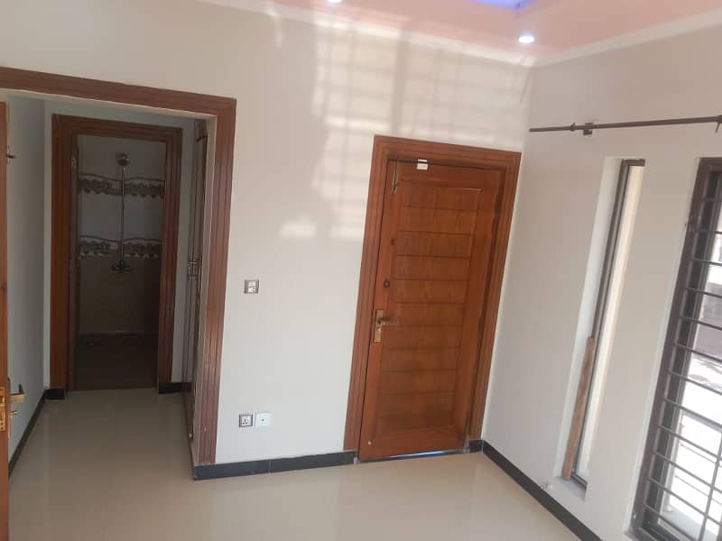 5 Marla Double Unit House, 3 Bed Room With attached Bath, Drawing Dinning, Kitchen, T. V Lounge, Servant Quarter 13