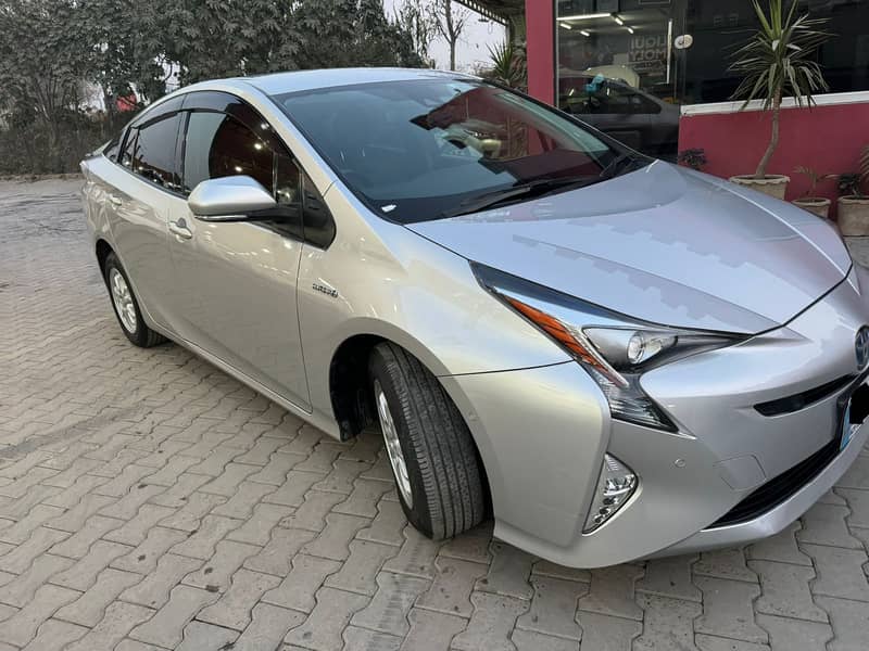 Toyota Prius 2018 S Safety Plus 5