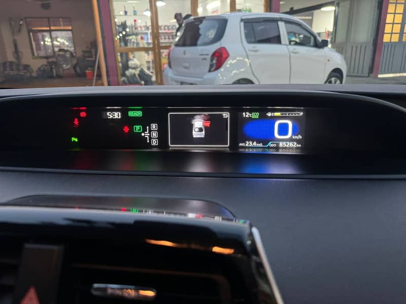 Toyota Prius 2018 S Safety Plus 6