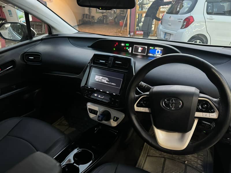 Toyota Prius 2018 S Safety Plus 7