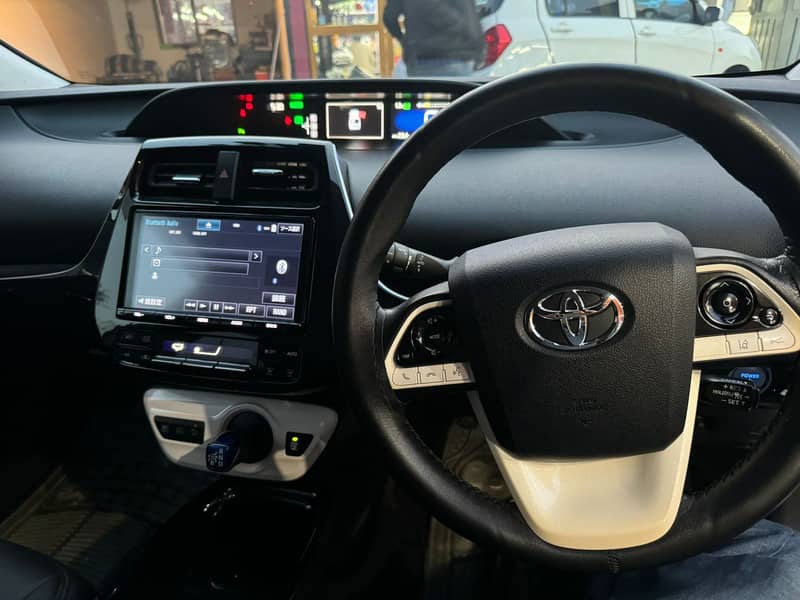 Toyota Prius 2018 S Safety Plus 10