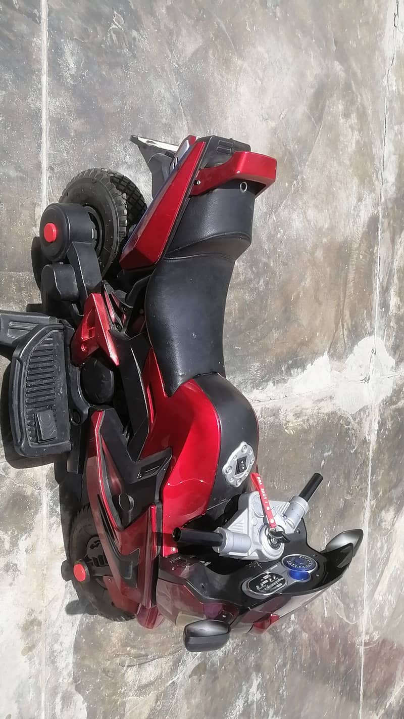 Rechargeable kids' motorcycle for sale due to limited space. 4
