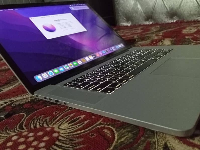 Macbook pro 2015 15 inches/ 16 gb Ram / 256 Gb ssd 1
