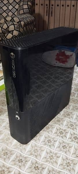 Xbox 360 ultra slim new condition with free orignal cds 3