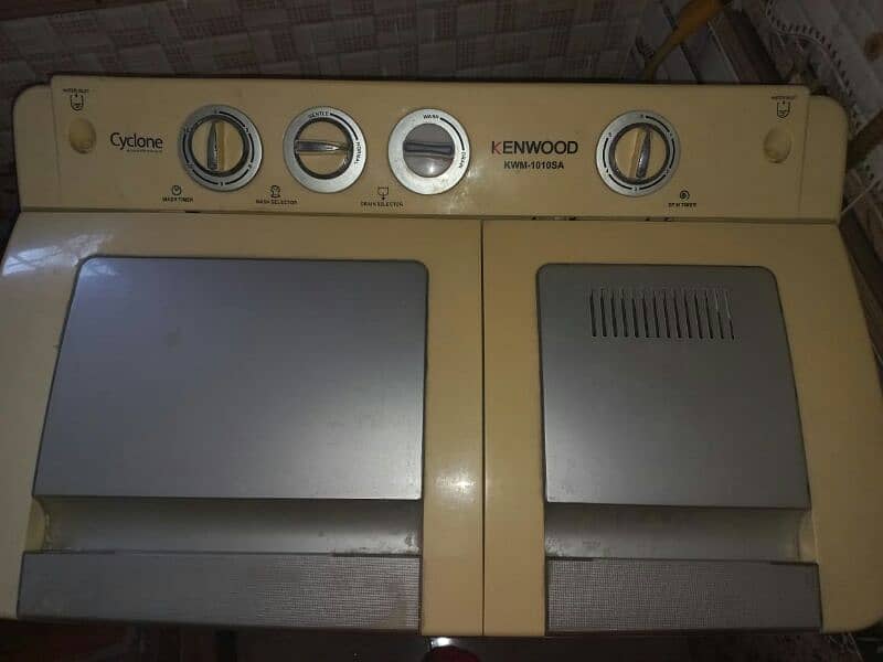 Kenwood's Washing semi Automatic Machine 1