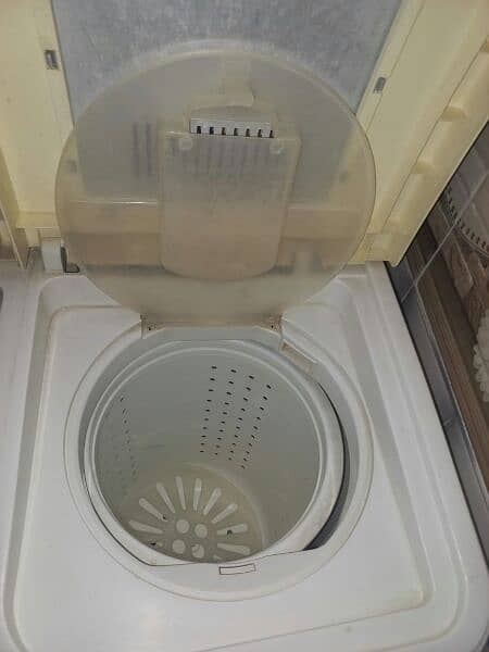 Kenwood's Washing semi Automatic Machine 3