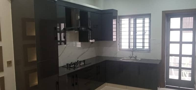 7 Marla Upper portion available for rent in G-13 4