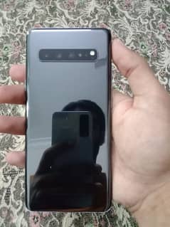 Samsung Galaxy s10 5g in scratchless condition