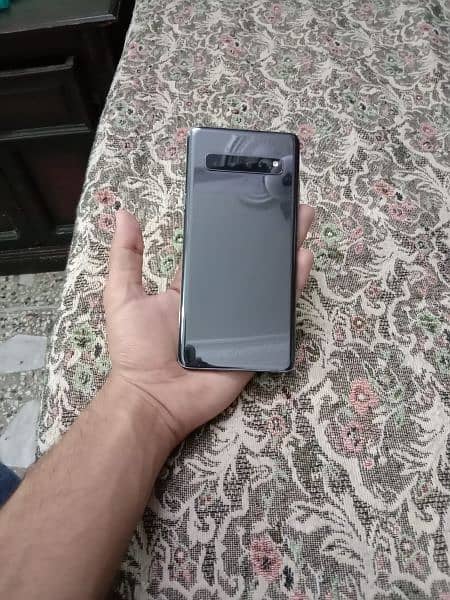 Samsung Galaxy s10 5g in scratchless condition 2