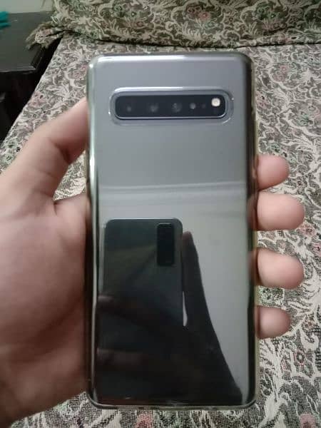 Samsung Galaxy s10 5g in scratchless condition 3