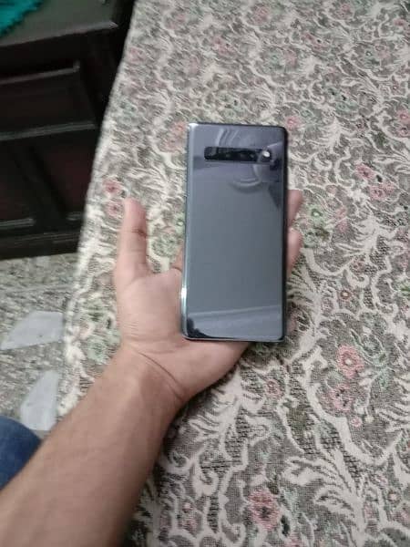 Samsung Galaxy s10 5g in scratchless condition 5
