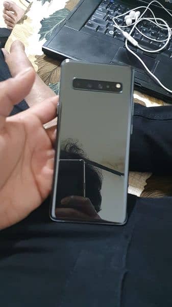 Samsung Galaxy s10 5g in scratchless condition 6